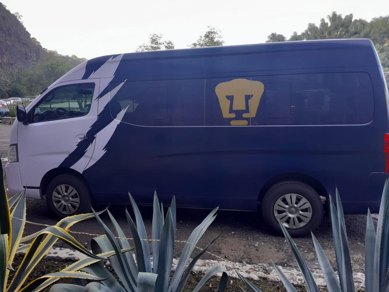 Somos Rotulación CDMX. Brindamos servicio de rotulación de autos, logotipos en vinil y señalética. Damos atención inmediata.